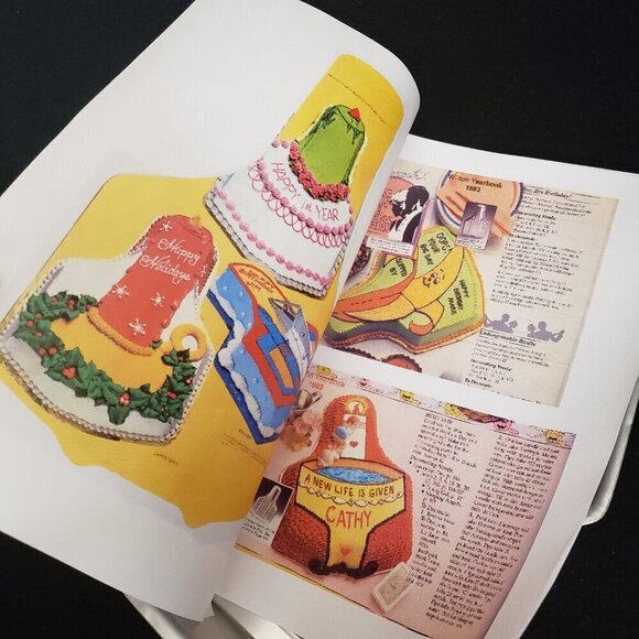 Wilton Spaceship Cake Pan with Color Instructions - Picture 10 of 10